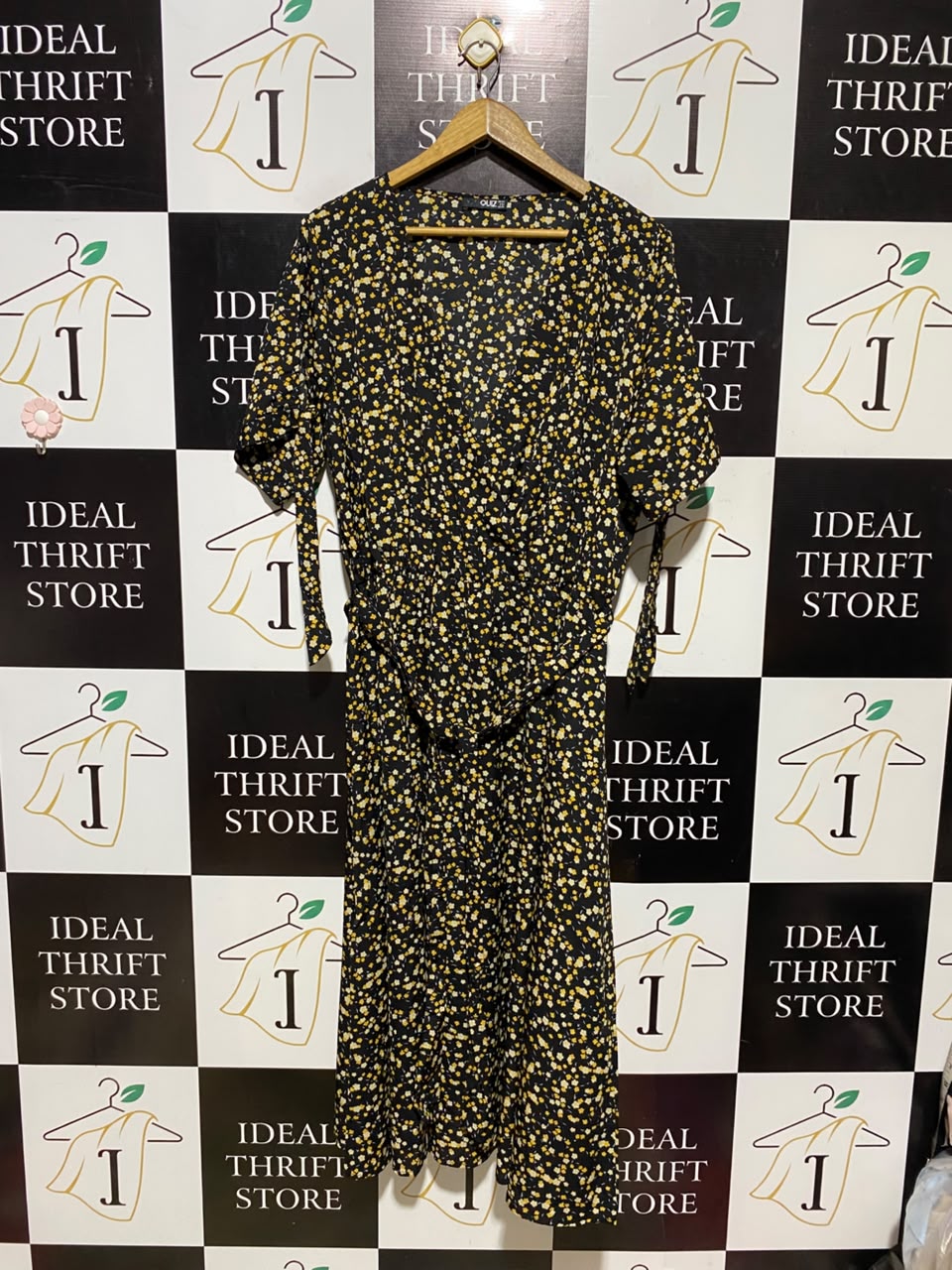 QUIZ |XL| BUST 23| A16| WOMEN'S BLACK & YELLOW DITSY FLORAL WRAP MAXI DRESS