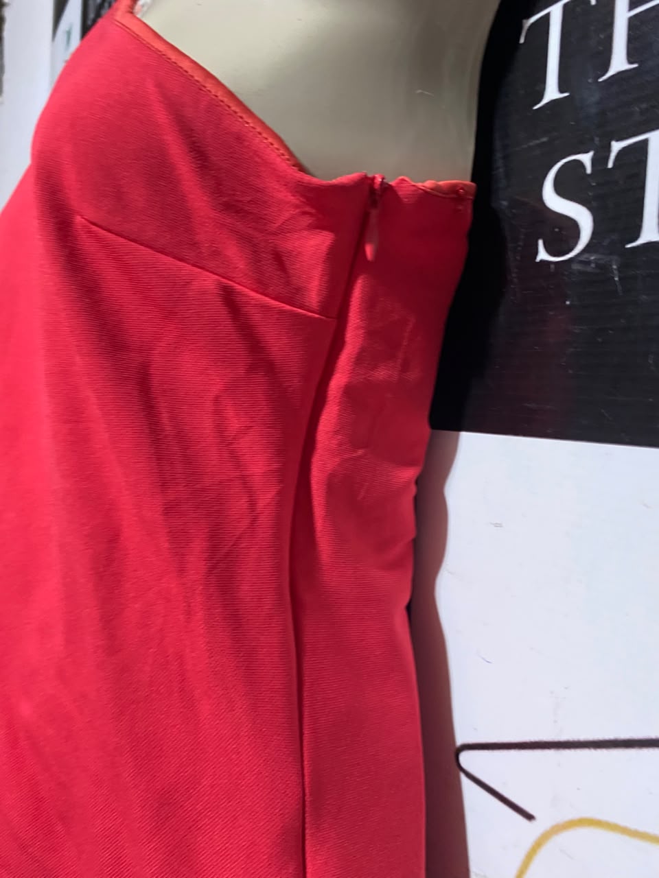 FOREVER UNIQUE |M| BUST 16| A17| WOMEN'S STRIKING RED ONE-SHOULDER CHOKER TOP