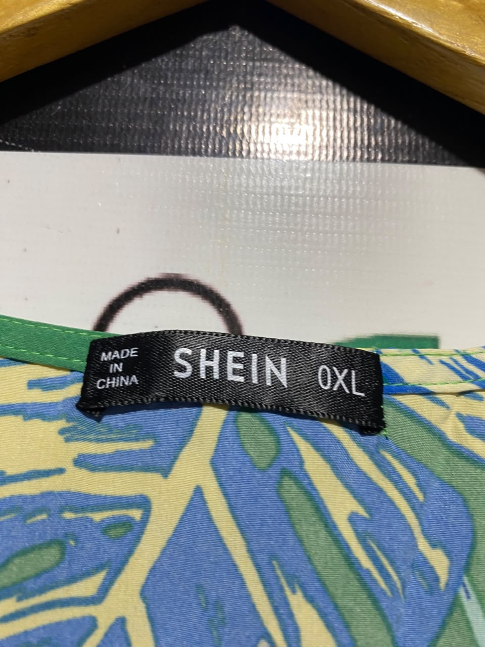 SHEIN |XL| BUST FREE| A17| WOMEN'S VIBRANT TROPICAL LEAF PRINT V-NECK TUNIC