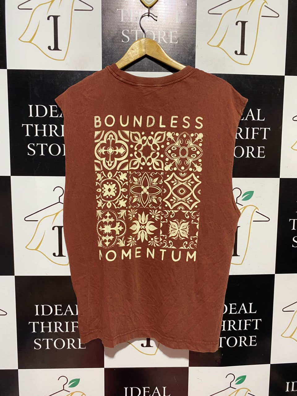 RELAXED FIT |L| BUST 21| A17| CASUAL RUST-TONE 'BOUNDLESS MOMENTUM' GRAPHIC MUSCLE TEE