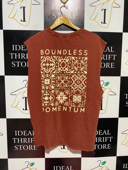 RELAXED FIT |L| BUST 21| A17| CASUAL RUST-TONE 'BOUNDLESS MOMENTUM' GRAPHIC MUSCLE TEE