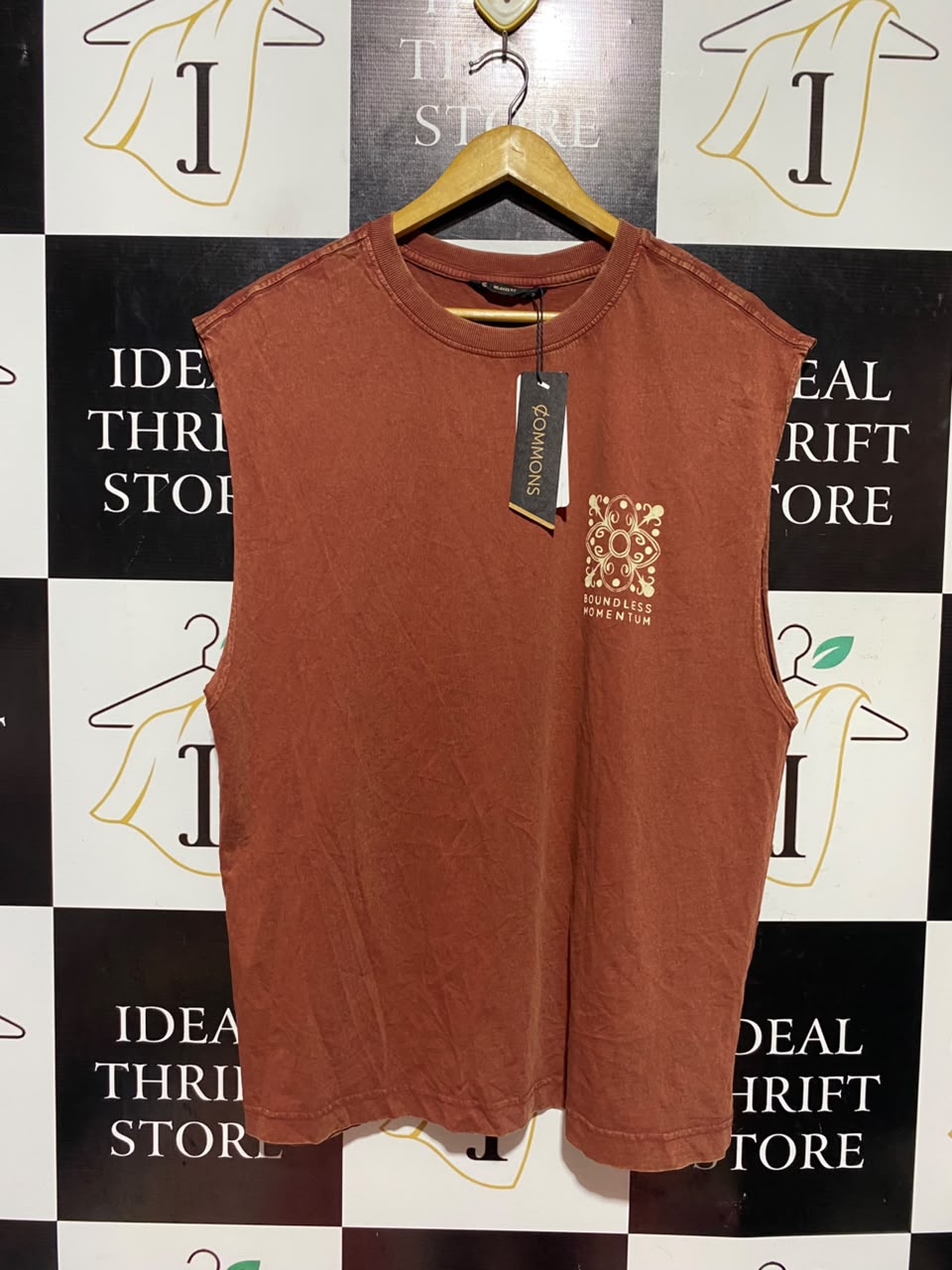 RELAXED FIT |L| BUST 21| A17| CASUAL RUST-TONE 'BOUNDLESS MOMENTUM' GRAPHIC MUSCLE TEE