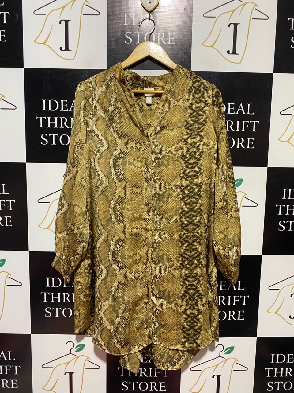 H&M |M| BUST 21| A17| WOMEN'S BOLD SNAKE PRINT LONG-SLEEVE BUTTON-DOWN SHIRT