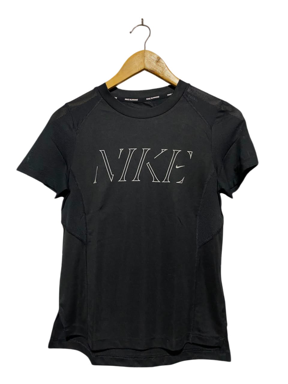 NIKE |XS| BUST 16| A17| RUNNING PERFORMANCE GRAPHIC T-SHIRT - BLACK