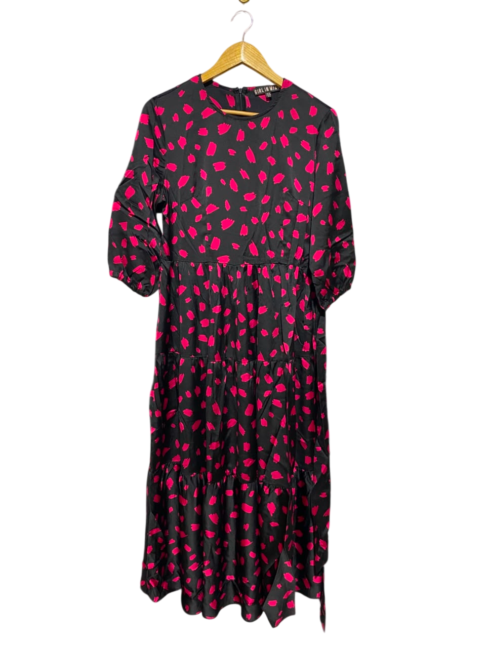 GIRL IN MIND |M| BUST 18| A18| BLACK & PINK BRUSHSTROKE TIERED MIDI DRESS