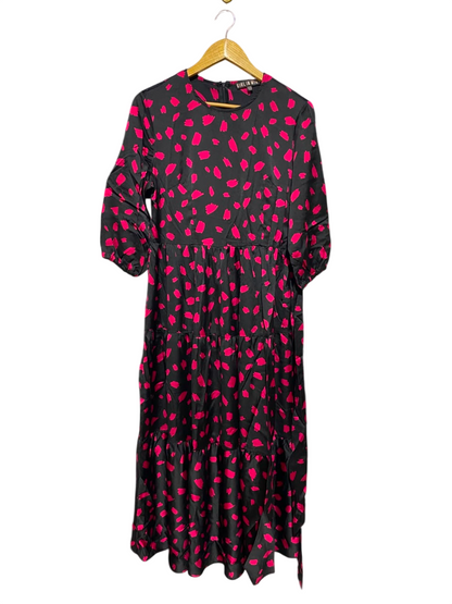 GIRL IN MIND |M| BUST 18| A18| BLACK & PINK BRUSHSTROKE TIERED MIDI DRESS