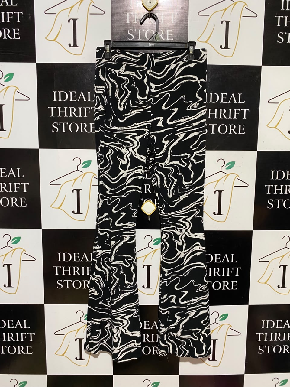 RIVER ISLAND |M| WAIST 28| A18| WOMEN’S BLACK AND WHITE MARBLE PRINT FLARED TROUSERS