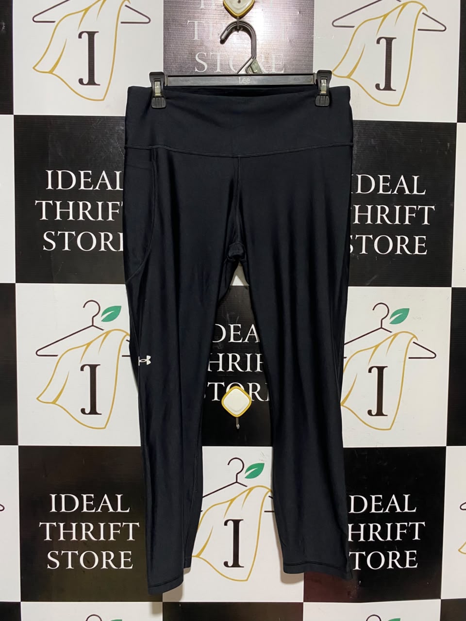 UNDER ARMOUR |L| WAIST 30| A18| WOMEN’S BLACK ATHLETIC PERFORMANCE LEGGINGS