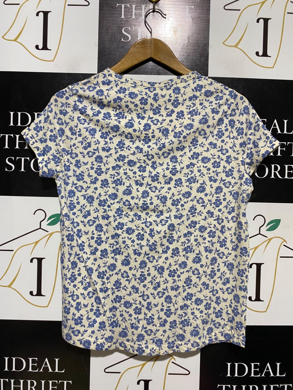 TU WOMAN |L| BUST 19| A18| CREAM AND BLUE FLORAL PRINT CREW-NECK T-SHIRT