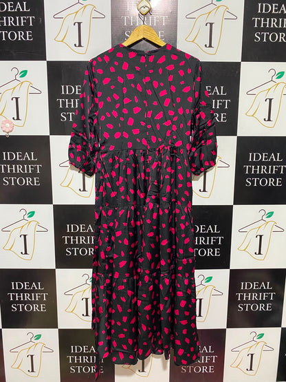 GIRL IN MIND |M| BUST 18| A18| BLACK & PINK BRUSHSTROKE TIERED MIDI DRESS