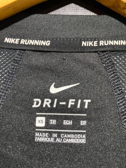 NIKE |XS| BUST 16| A17| RUNNING PERFORMANCE GRAPHIC T-SHIRT - BLACK