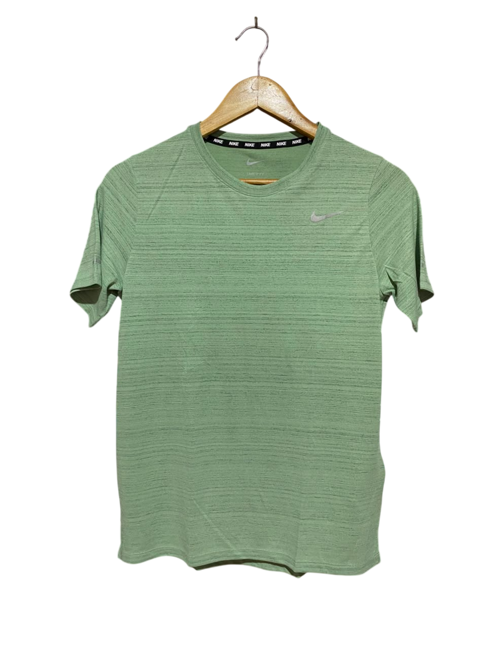 NIKE |L| BUST 17| A18| STAY COOL AND COMFORTABLE DURING YOUR WORKOUTS WITH THIS NIKE SAGE GREEN DRI-FIT ATHLETIC T-SHIRT