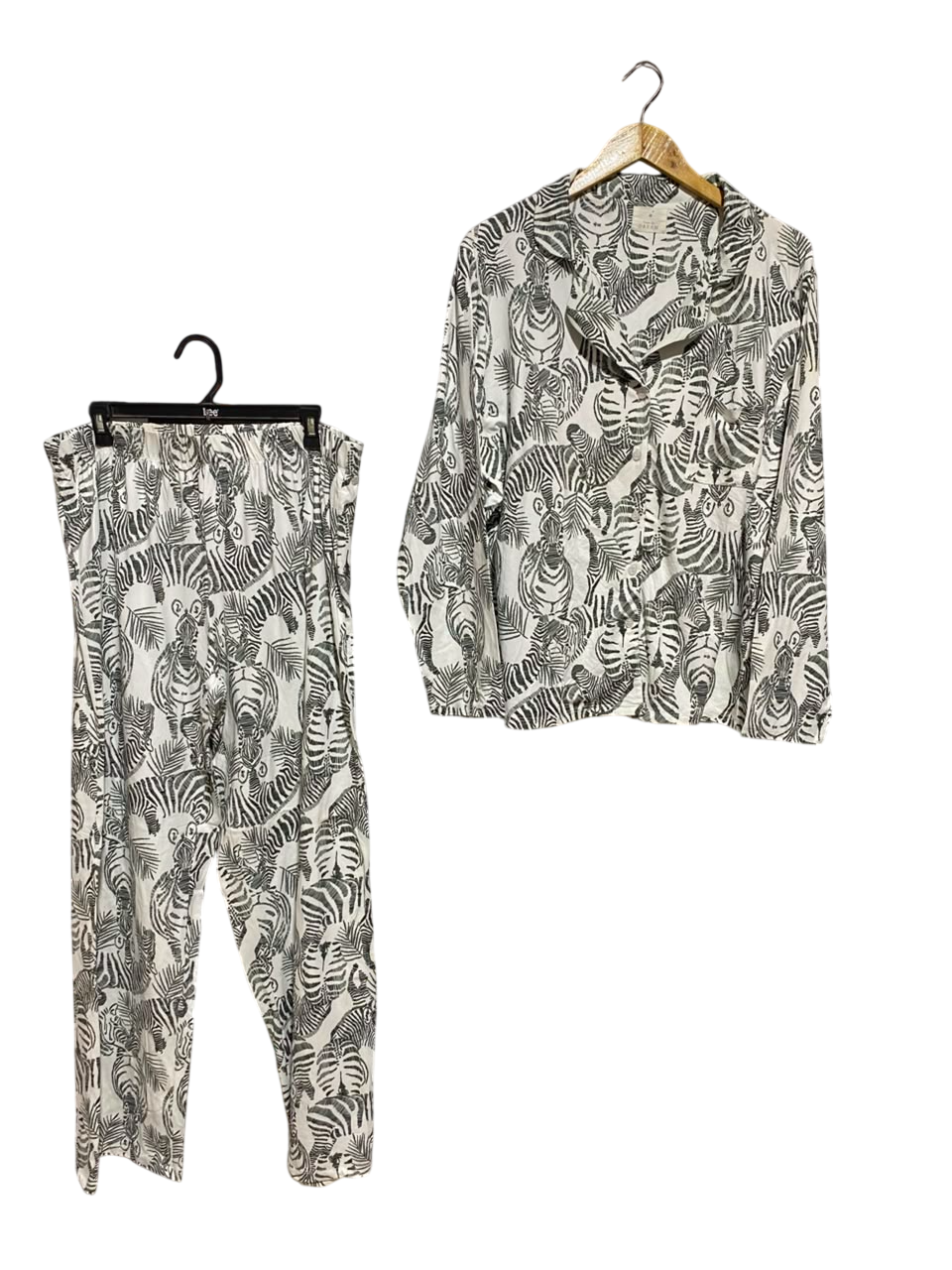 TIME TO DREAM |L| A19| WHITE AND BLACK ZEBRA PRINT LONG-SLEEVE PAJAMA SET