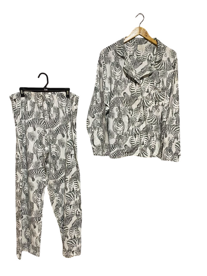 TIME TO DREAM |L| A19| WHITE AND BLACK ZEBRA PRINT LONG-SLEEVE PAJAMA SET