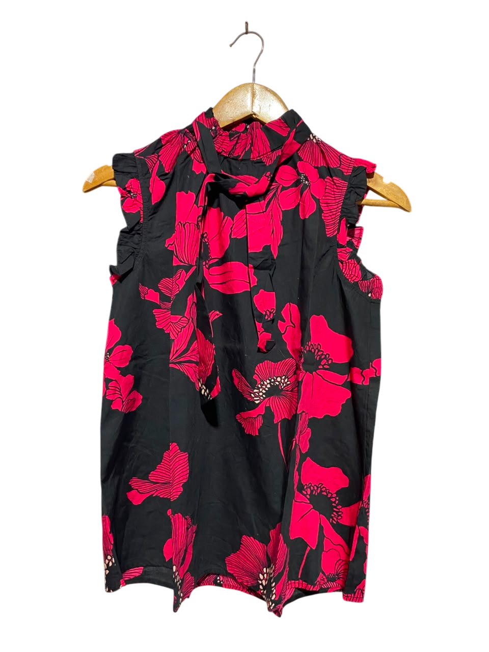 WHO WHAT WEAR |M| BUST 18| A19| BLACK AND HOT PINK FLORAL TIE-NECK RUFFLE SLEEVE BLOUSE