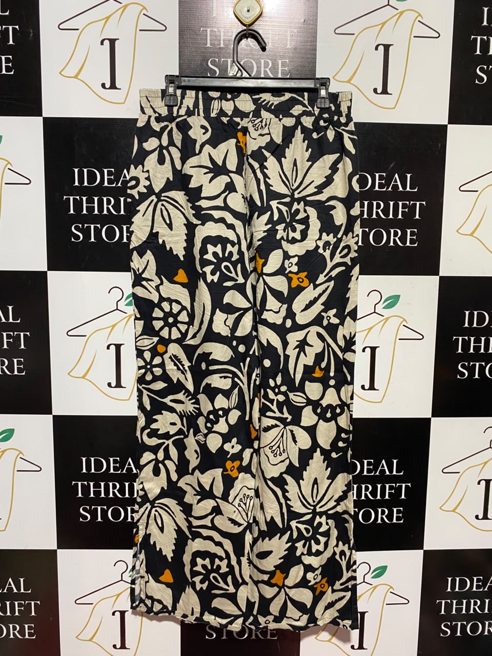 NEXT |L| WAIST 30| A19| BLACK AND OFF-WHITE FLORAL PRINT ELASTIC WAIST CASUAL PANTS