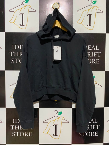 NIKE |M| BUST 23| A19| STAY COZY AND STYLISH WITH THIS NIKE BLACK CROPPED HOODIE