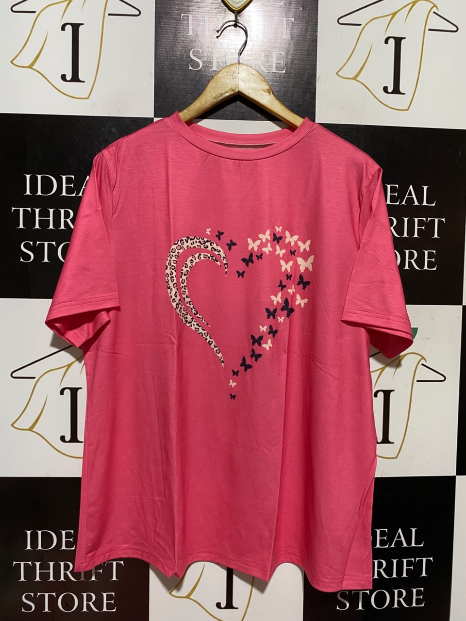 |XL| BUST 23| A18| HOT PINK LEOPARD AND BUTTERFLY HEART GRAPHIC T-SHIRT