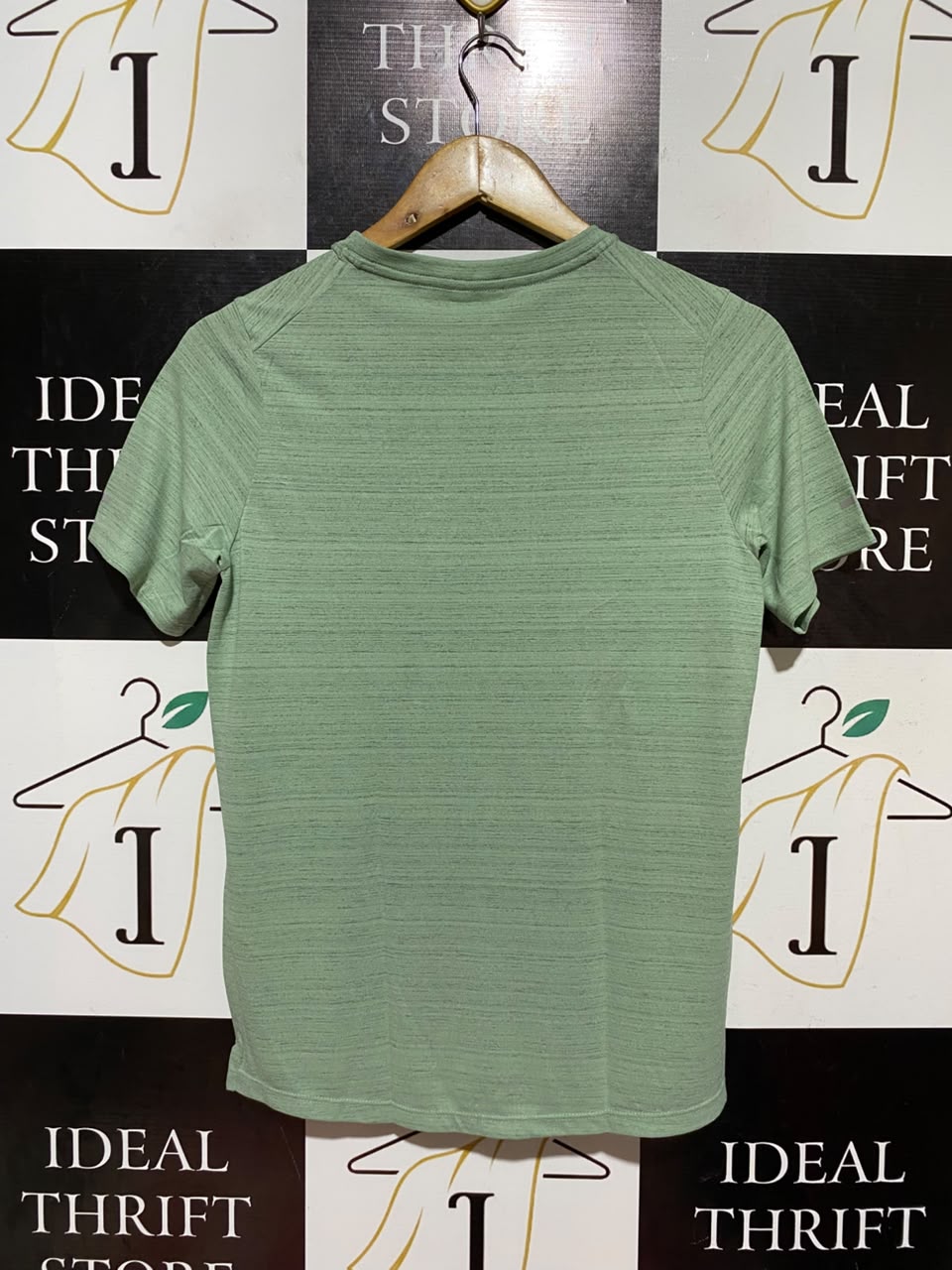 NIKE |L| BUST 17| A18| STAY COOL AND COMFORTABLE DURING YOUR WORKOUTS WITH THIS NIKE SAGE GREEN DRI-FIT ATHLETIC T-SHIRT