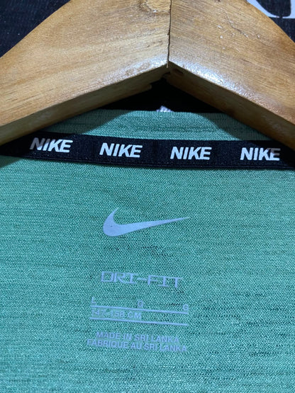 NIKE |L| BUST 17| A18| STAY COOL AND COMFORTABLE DURING YOUR WORKOUTS WITH THIS NIKE SAGE GREEN DRI-FIT ATHLETIC T-SHIRT