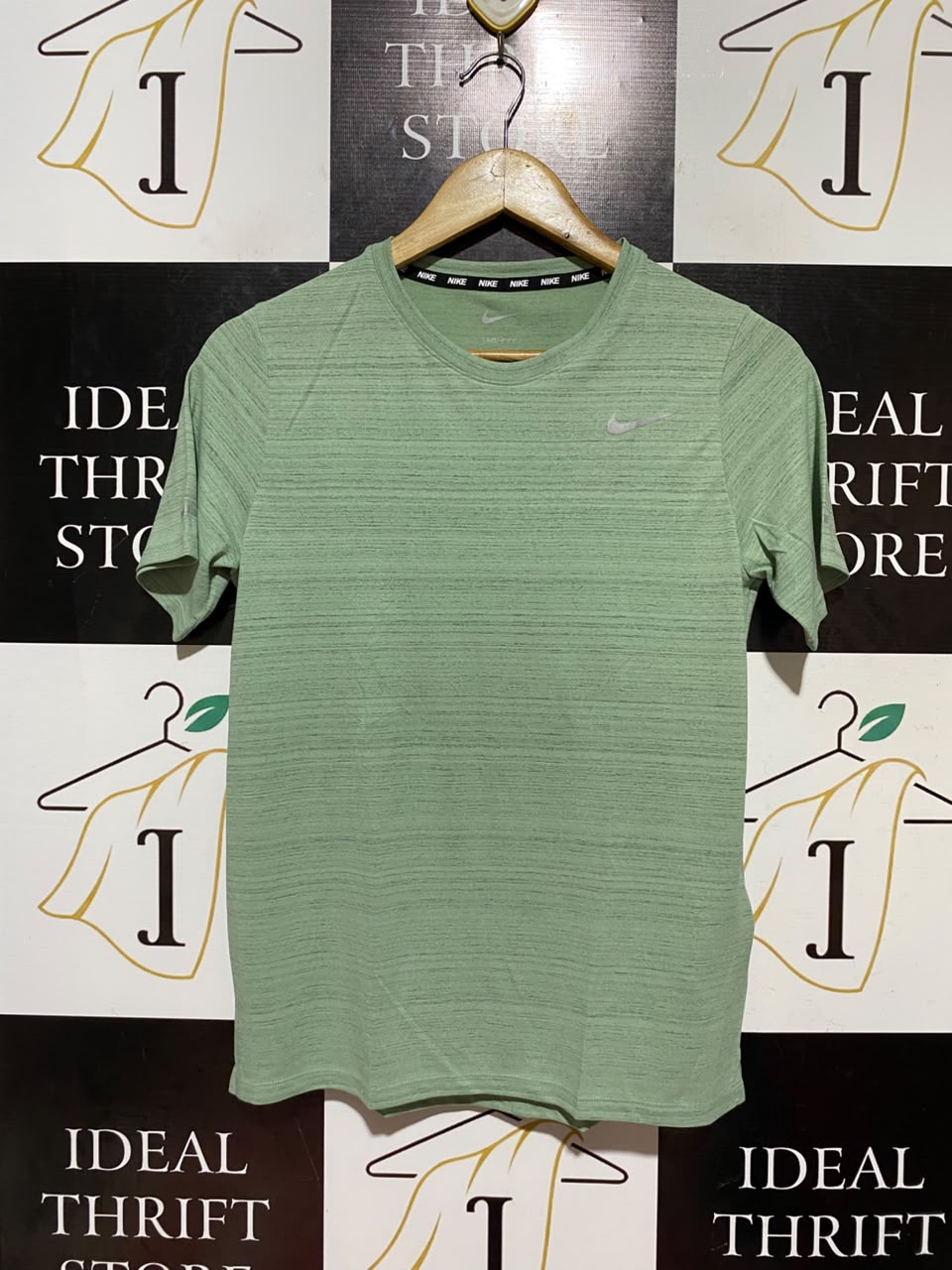 NIKE |L| BUST 17| A18| STAY COOL AND COMFORTABLE DURING YOUR WORKOUTS WITH THIS NIKE SAGE GREEN DRI-FIT ATHLETIC T-SHIRT