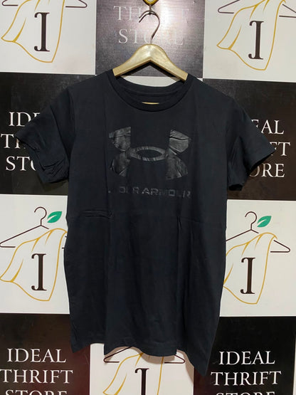 UNDER ARMOUR |M| BUST 19| A18| ENHANCE YOUR ACTIVEWEAR COLLECTION WITH THIS UNDER ARMOUR BLACK LOGO ATHLETIC T-SHIRT