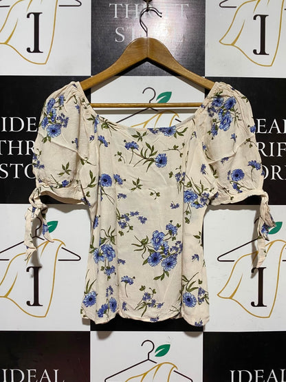 F&F |S| BUST 16| A18| OFF-WHITE AND BLUE FLORAL TIE-SLEEVE BUTTON-FRONT TOP