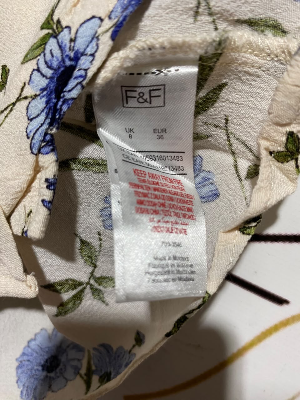 F&F |S| BUST 16| A18| OFF-WHITE AND BLUE FLORAL TIE-SLEEVE BUTTON-FRONT TOP
