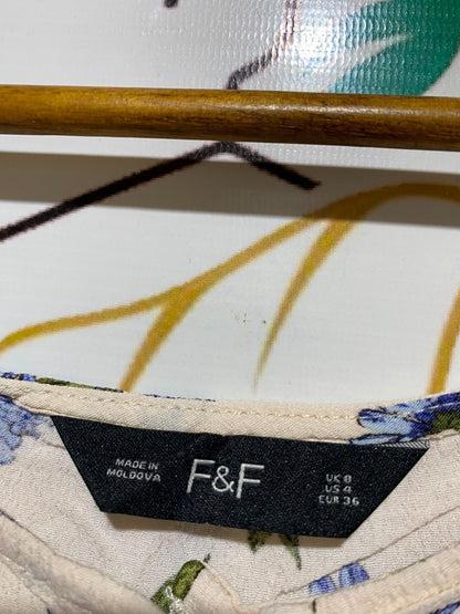 F&F |S| BUST 16| A18| OFF-WHITE AND BLUE FLORAL TIE-SLEEVE BUTTON-FRONT TOP