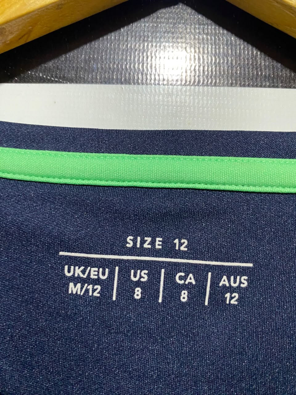 ONEILLLS |M| BUST 19| A18| NAVY BLUE AND GREEN ATHLETIC T-SHIRT