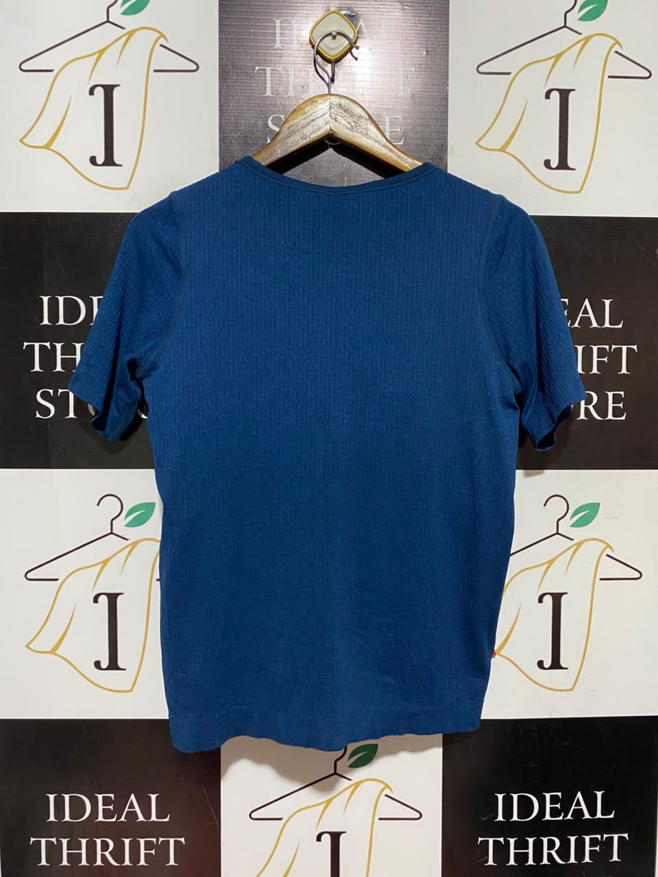 TARGET ACTIVE |L| BUST 17| A18| BLUE RIBBED SCOOP NECK ATHLETIC T-SHIRT