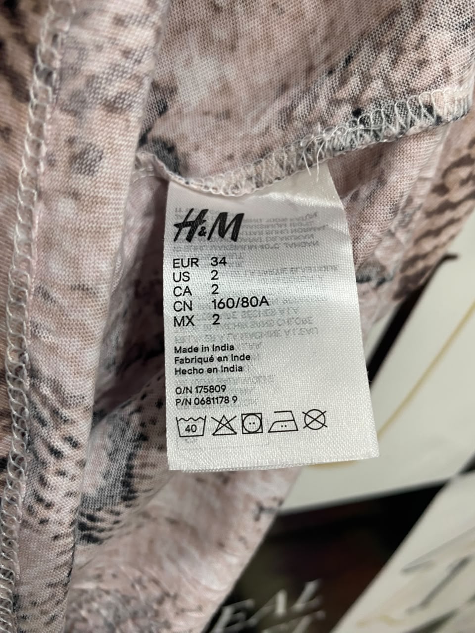 H&M |L| BUST 20| A20| SNAKESKIN PRINT CREW NECK T-SHIRT DRESS