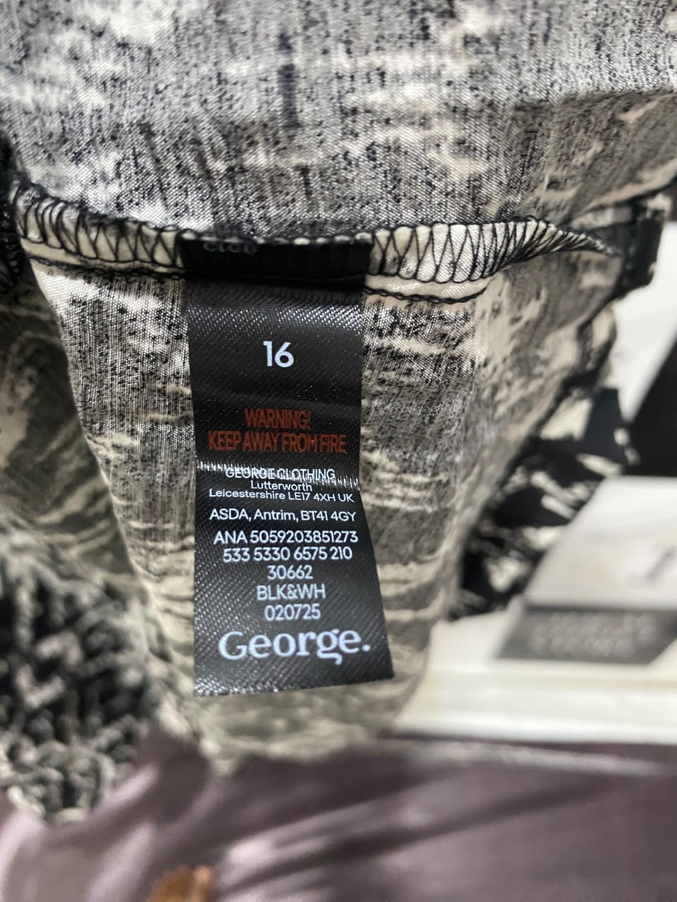 GEORGE |L| BUST FREE| A20| BLACK AND WHITE GEOMETRIC PRINT SHORT SLEEVE SHIRT DRESS