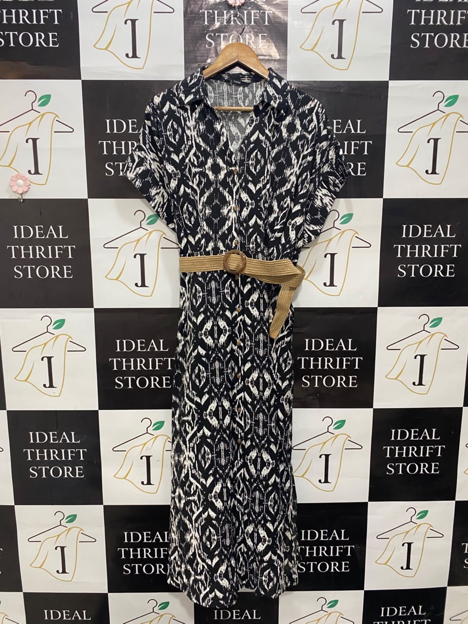GEORGE |L| BUST FREE| A20| BLACK AND WHITE GEOMETRIC PRINT SHORT SLEEVE BELTED SHIRT DRESS