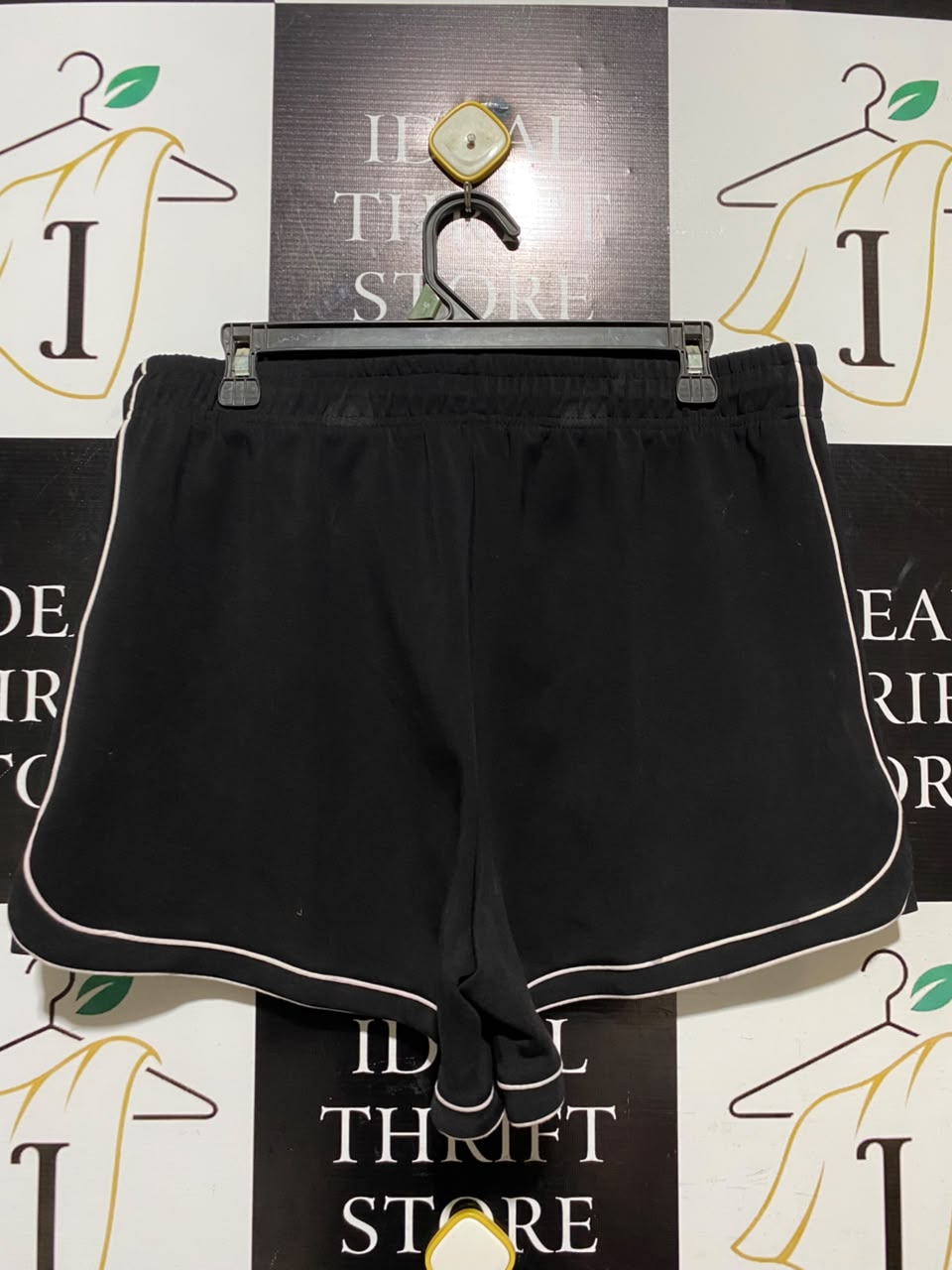TARGET ACTIVE |L| WAIST 34| A19| BLACK CONTRAST PIPED LOUNGE SHORTS