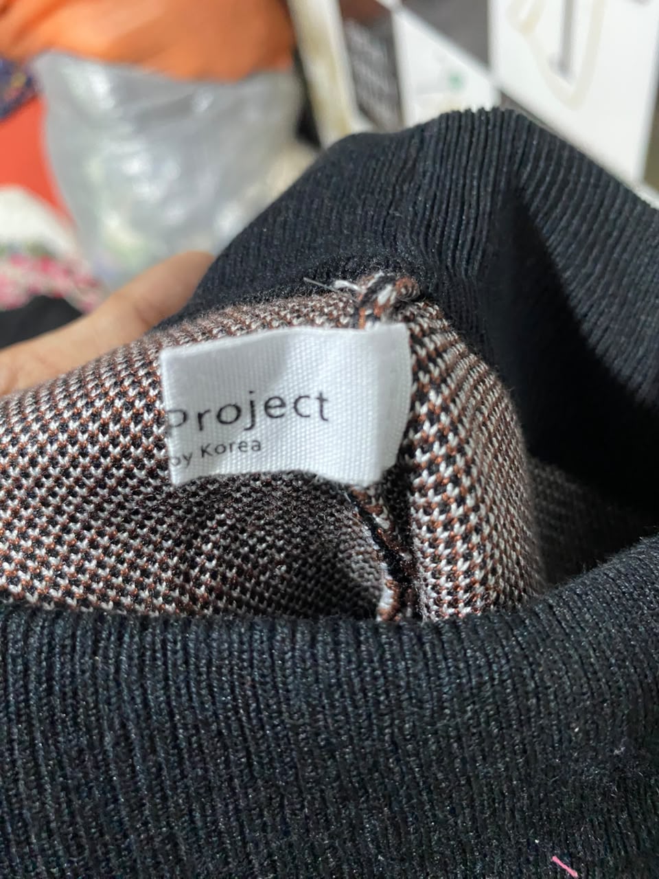TOMS  PROJECT |S| WAIST 26| A19| BLACK, WHITE AND BROWN GEOMETRIC PATTERN KNIT MIDI SKIRT