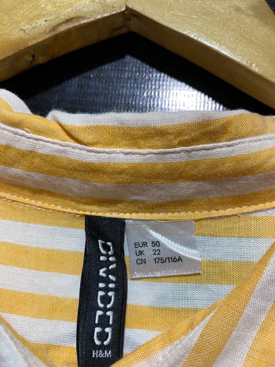 H&M |XL| BUST 25| A19| YELLOW AND WHITE STRIPED LONG SLEEVE BUTTON-DOWN SHIRT