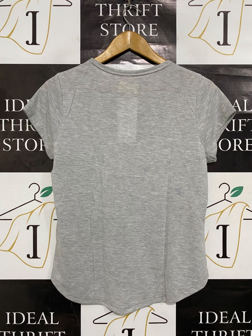 TIN=ME TO DREAM |M| BUST 19| A20| GREY GINGERBREAD CHRISTMAS TREE GRAPHIC T-SHIRT