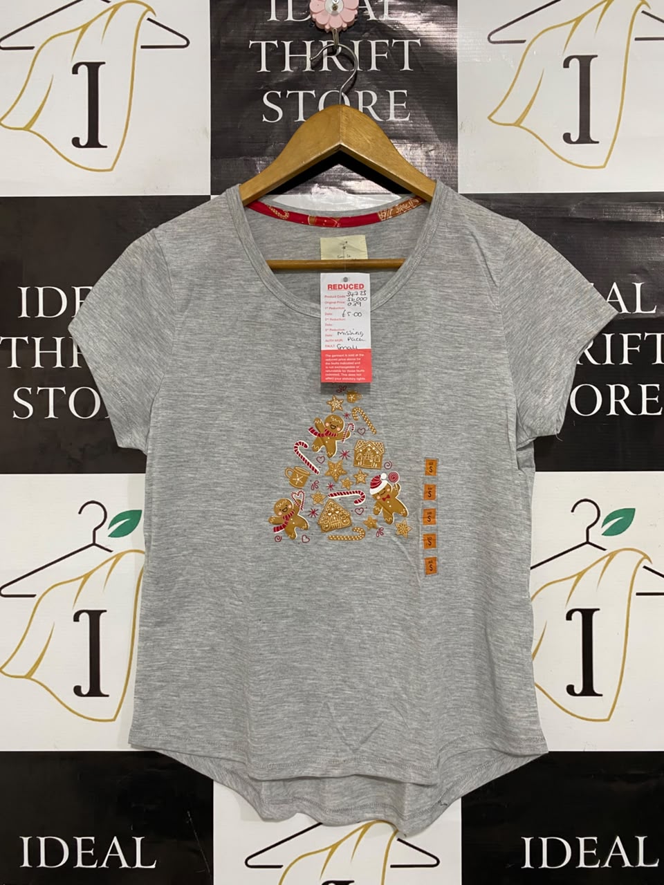 TIN=ME TO DREAM |M| BUST 19| A20| GREY GINGERBREAD CHRISTMAS TREE GRAPHIC T-SHIRT