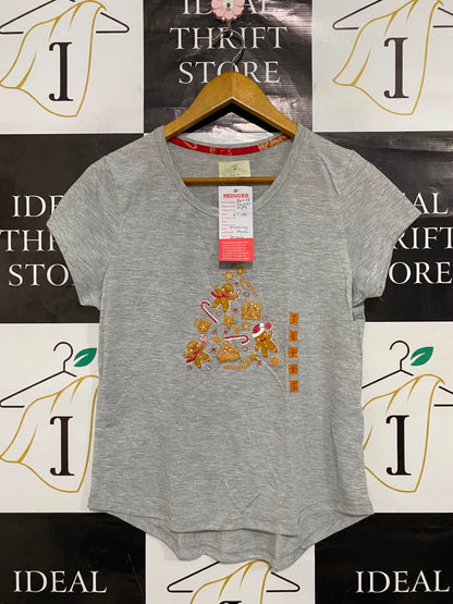 TIN=ME TO DREAM |M| BUST 19| A20| GREY GINGERBREAD CHRISTMAS TREE GRAPHIC T-SHIRT