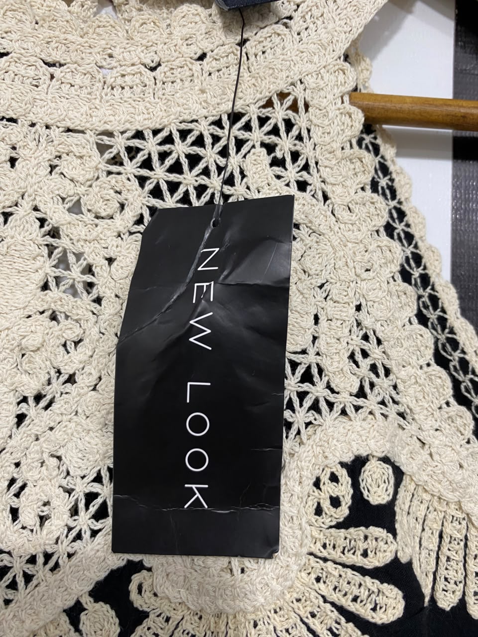 NEW LOOK |S| BUST 17| A20| BLACK AND BEIGE CROCHET LACE HALTER TOP