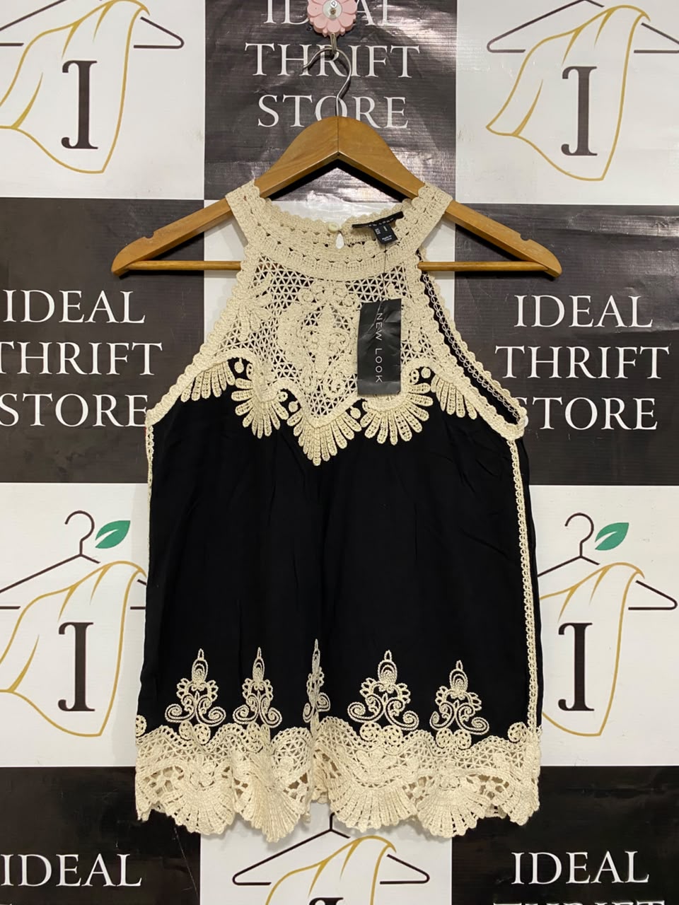 NEW LOOK |S| BUST 17| A20| BLACK AND BEIGE CROCHET LACE HALTER TOP