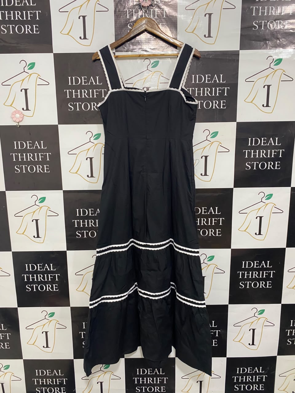 HOBBS |S| BUST 17| A20| BLACK MIDI DRESS WHITE SCALLOP TRIM TIERED STRAPPY DRESS
