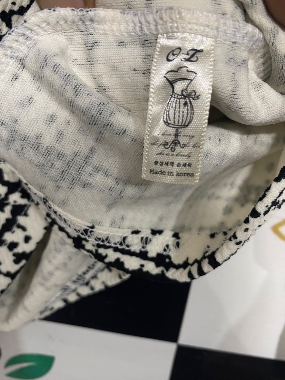 O Z |S| BUST 16| A21| BLACK AND WHITE TWEED BLOUSE PEARL BEADED RUFFLE NECK LONG SLEEVE TOP ELEGANT