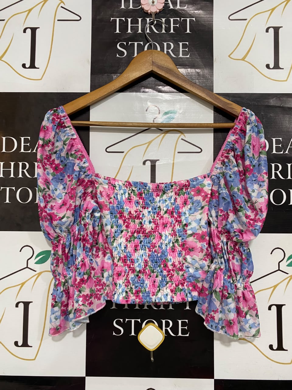 VALLEY GIRL |M| BUST 13| A22| PINK FLORAL SMOCKED SQUARE-NECK CROP TOP | CHIC RUFFLE SHORT-SLEEVE TOP