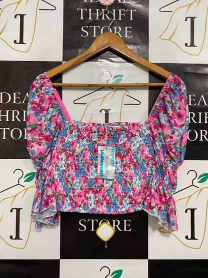 VALLEY GIRL |M| BUST 13| A22| PINK FLORAL SMOCKED SQUARE-NECK CROP TOP | CHIC RUFFLE SHORT-SLEEVE TOP