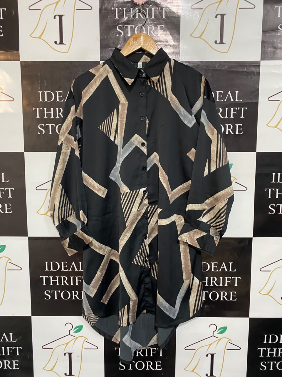 |XL| BUST 22| A23| BLACK GEOMETRIC PRINT OVERSIZED BUTTON-DOWN SHIRT