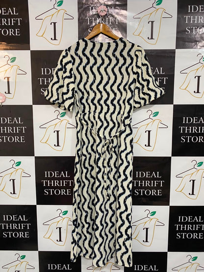 PAPAYA |M| BUST 18| A23| BLACK & CREAM WAVY PRINT MIDI DRESS