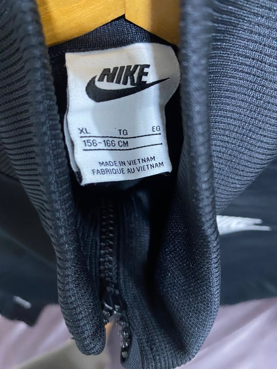 NIKE |XL| BUST 19| A23| BLACK ZIP-UP CROP TRACK JACKET | ATHLETIC STAND-COLLAR SPORTY OUTERWEAR