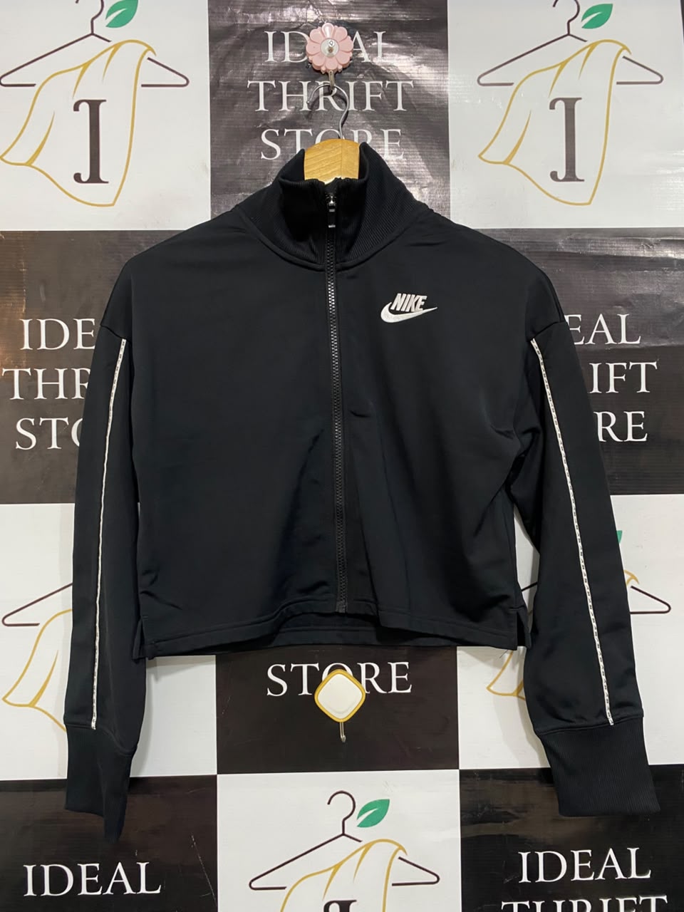 NIKE |XL| BUST 19| A23| BLACK ZIP-UP CROP TRACK JACKET | ATHLETIC STAND-COLLAR SPORTY OUTERWEAR